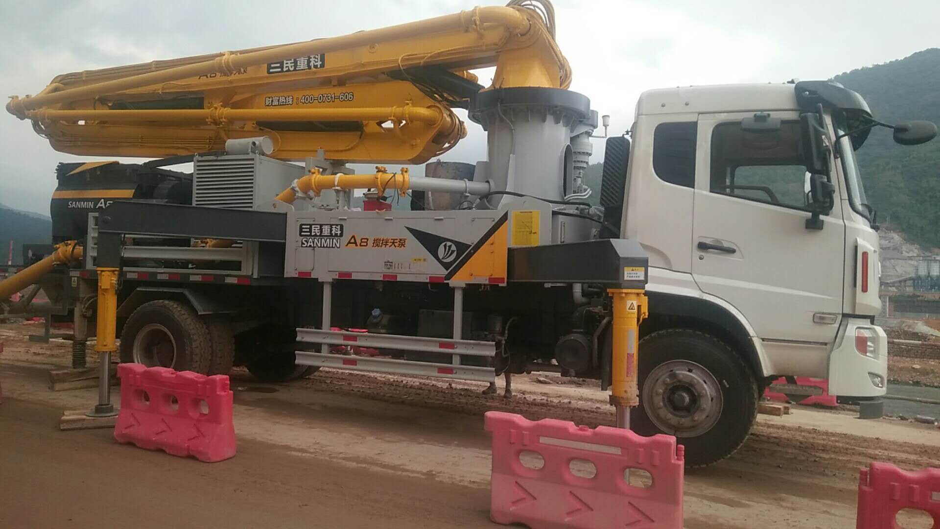 28米小型混凝土泵車(chē)